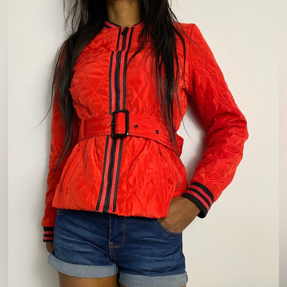 NWOT Gorgeous Women’s Red Retro Black Trim Windbreaker Belted Jacket, - Picture 9 of 9